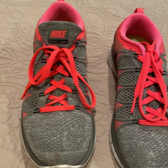 Nike - Picture 3 of 3